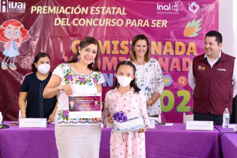 Premia IVAI a Michele, cordobesa ganadora del concurso estatal