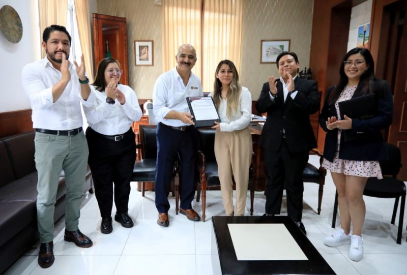 Entrega Alcalde Premio Municipal de la Juventud