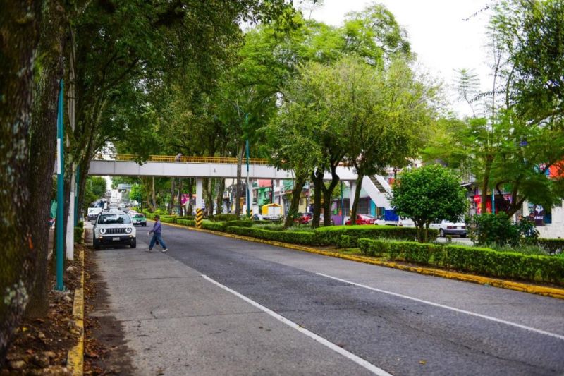 Iniciará demolición de puente peatonal en la avenida Xalapa