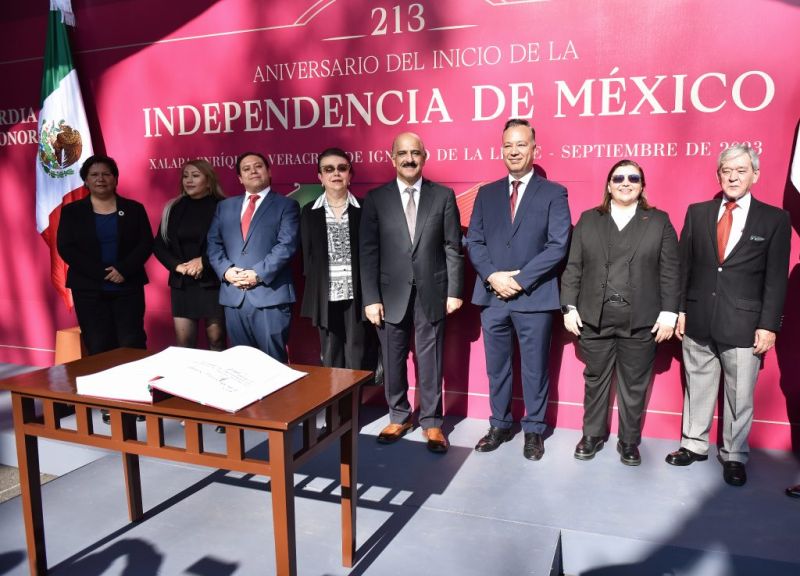 Participa Ricardo Ahued en ceremonia de Guardias de Honor