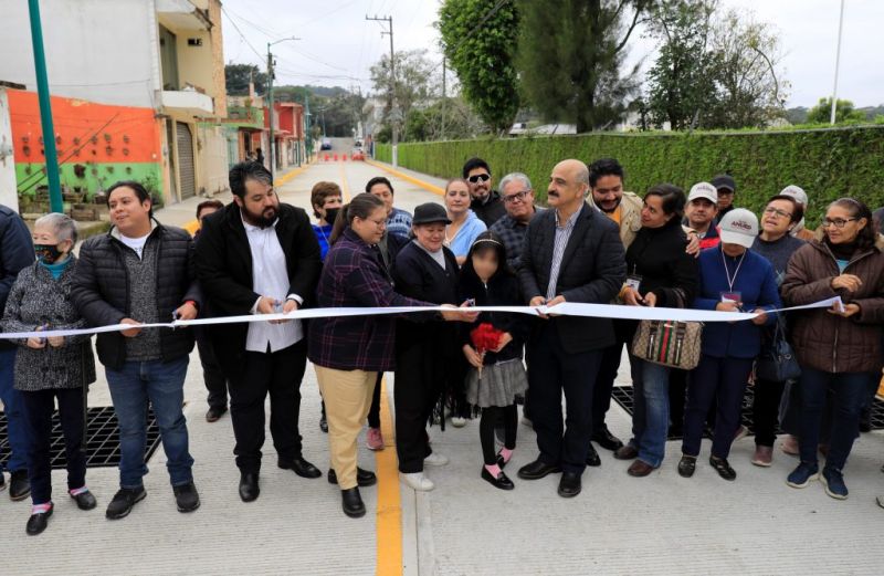 Entrega Ricardo Ahued obras de pavimentación en Lomas Verdes