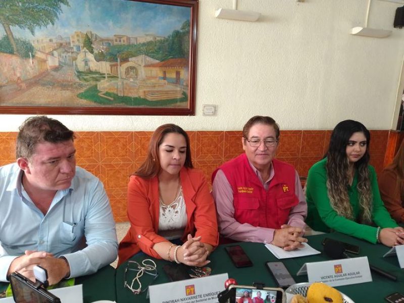  El Coordinador de la Comisión Ejecutiva Estatal del PT, Vicente Aguilar Aguilar se expresó, En otro contexto, el PT en varias ocasiones ha denunciado el deficiente del trabajo del titular de la secretaria de infraestura i Obras Públicas (SIOP)